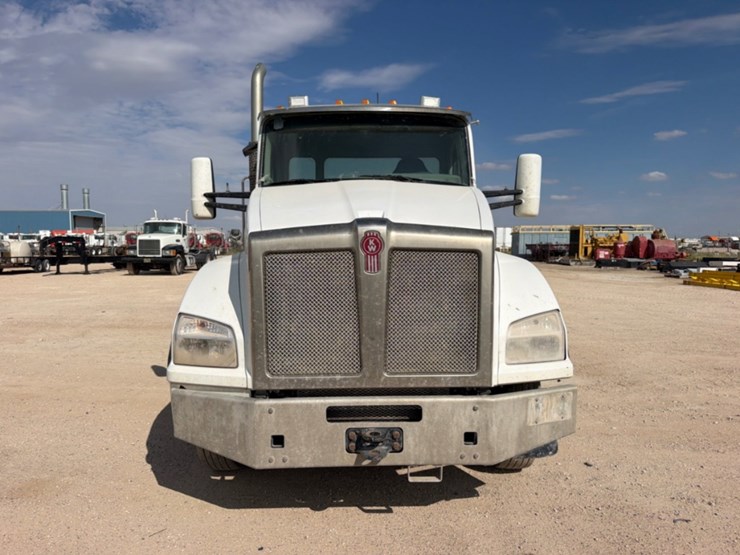2019-kenworth-t880-image-2