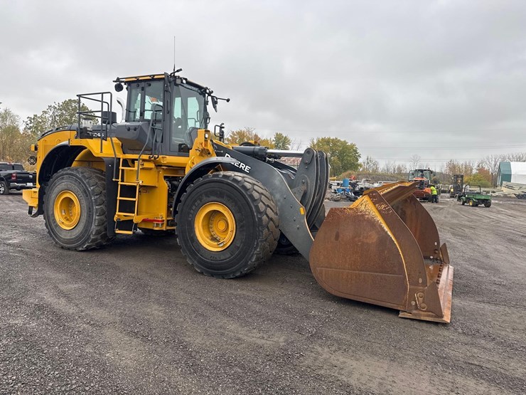 2024-deere-844-p-tier-image-10