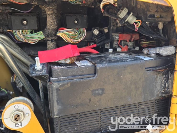 2014-caterpillar-d5k2-lgp-image-38