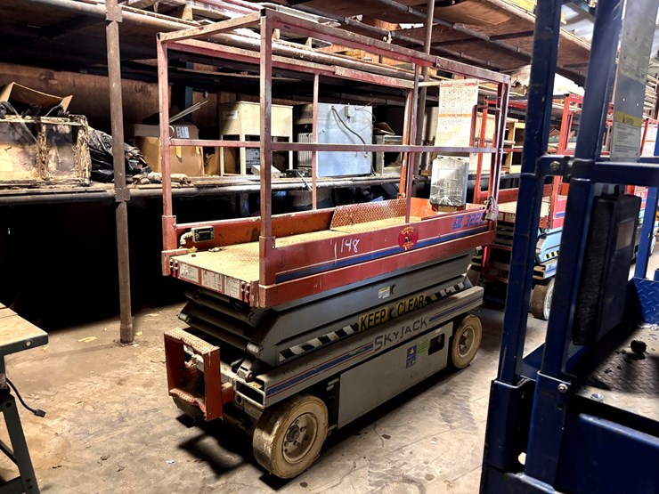 #148-•-skyjack-sjiii-3220-electric-scissor-lift-image-1