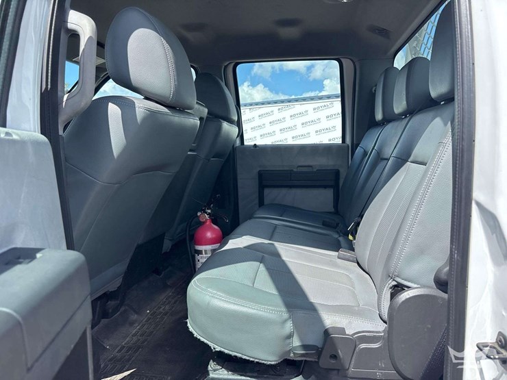 2016-ford-f-250-crew-cab-pickup-truck-image-18