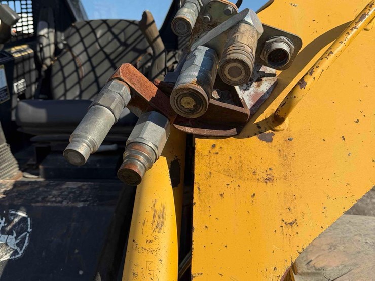 2005-john-deere-325-image-11