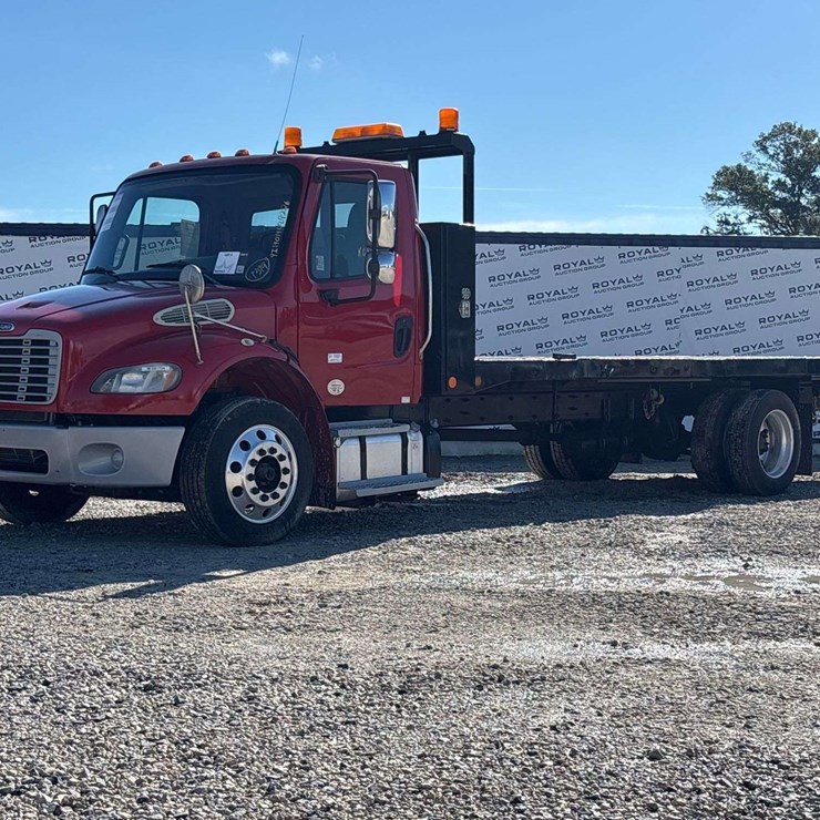 2018 Freightliner M2 106 22ft. S/A Flatbed Truck