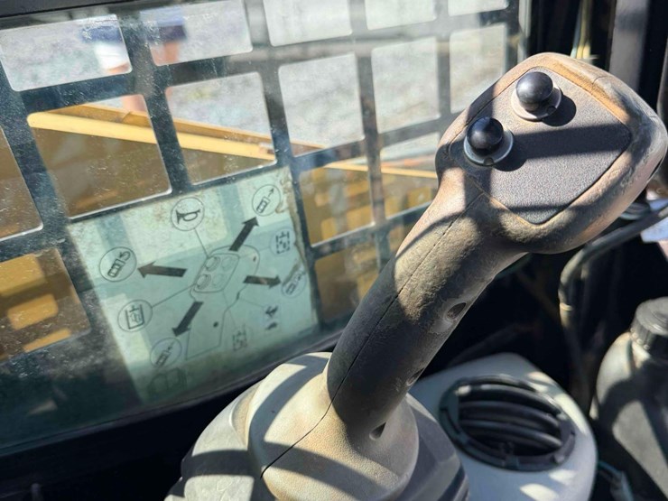 2010-caterpillar-257b2-image-24