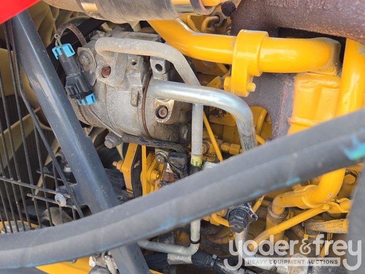 2020-deere-310sl-image-45