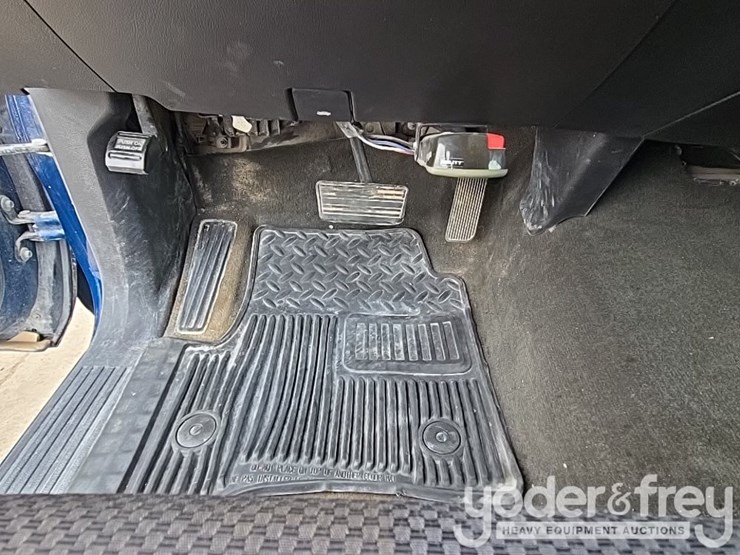 2015-chevrolet-silverado-1500-image-43