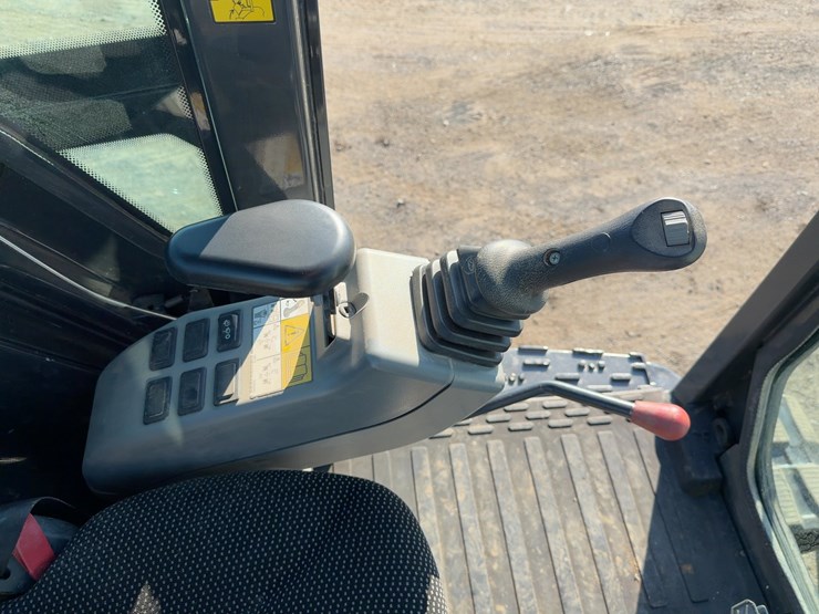 2023-bobcat-e60-image-30