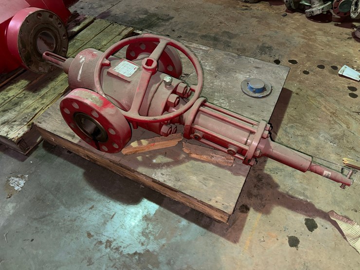 (unused)-(1)-5-1/8”-5m-manual-flanged--frac-vlv-&-(1)-4-1/16”-5m-hyd-gate-valve-image-6