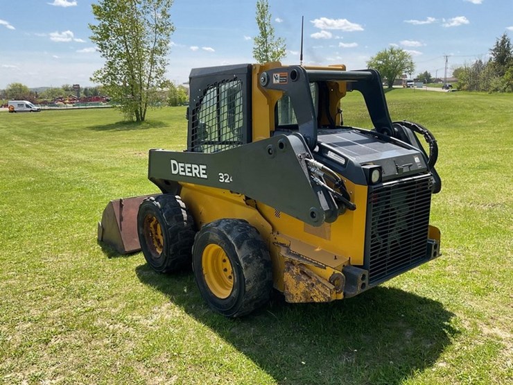2018-deere-324e-image-7