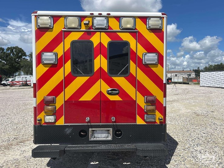 2015-freightliner-m2-106-ambulance-image-47