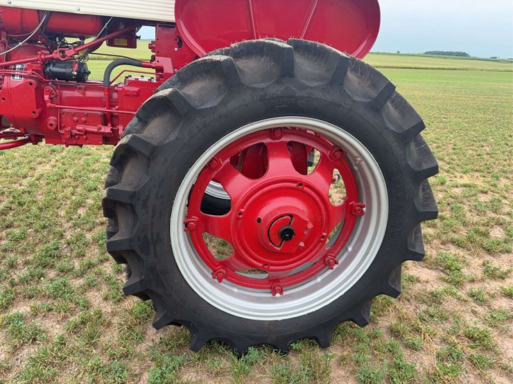 farmall-560-hi-clear-image-16