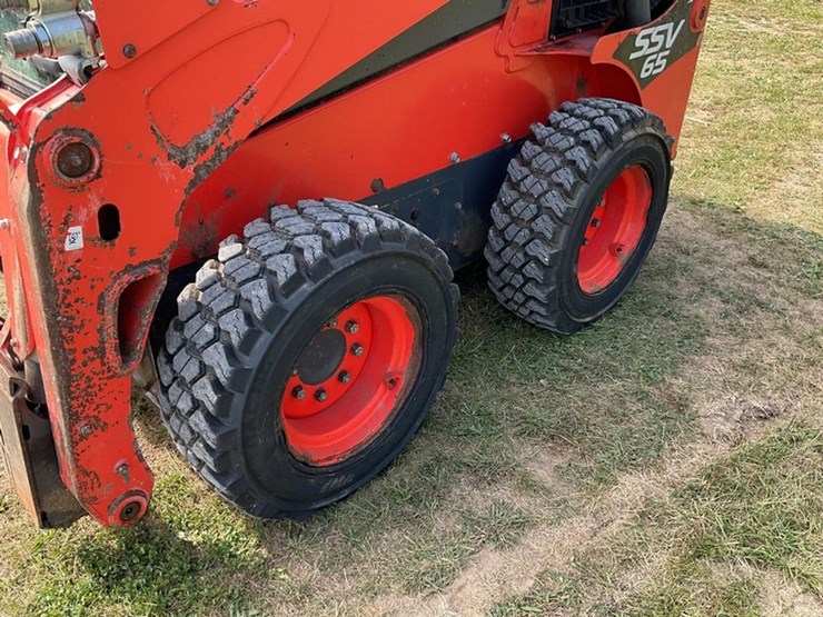 2025-kubota-ssv65-image-10