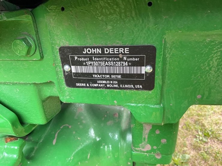 2025-john-deere-5075e-image-24