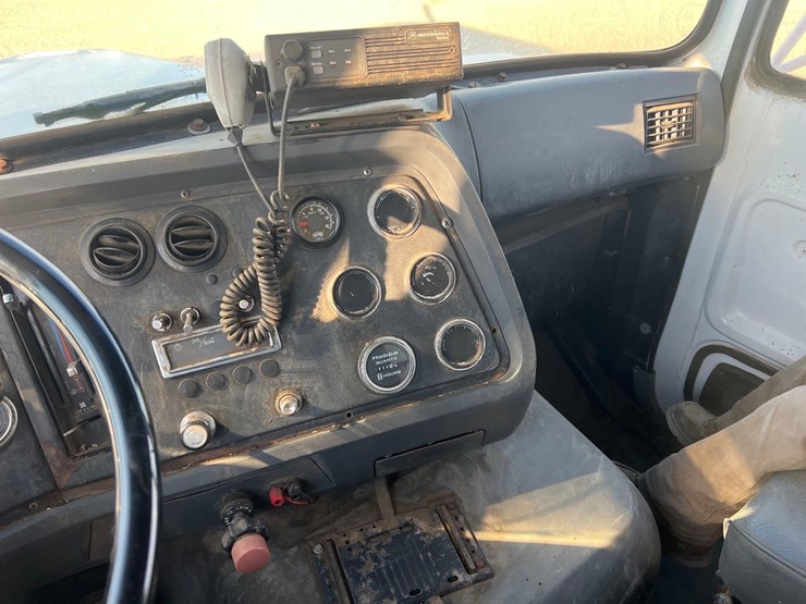 1991-ford-l9000-image-23