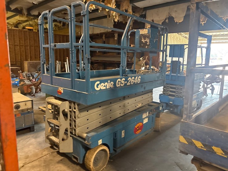 #154-•-genie-gs-2646-electric-scissor-lift-image-3