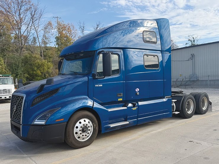 2021-volvo-vnl-860-image-1