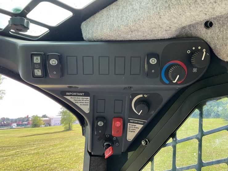 2010-deere-318d-image-20