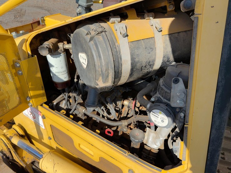 2014-komatsu-d61ex-23-image-32