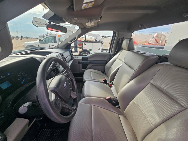 2021-ford-f550-image-8