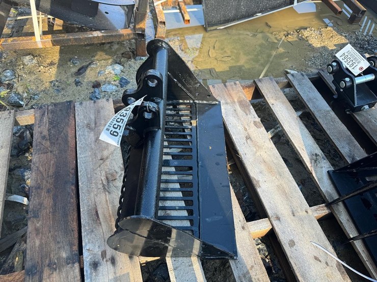 22"-mini-excavator-screening-bucket-image-4