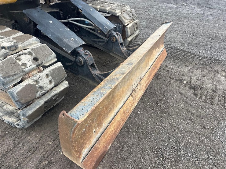 2023-deere-135-p-tier-image-16