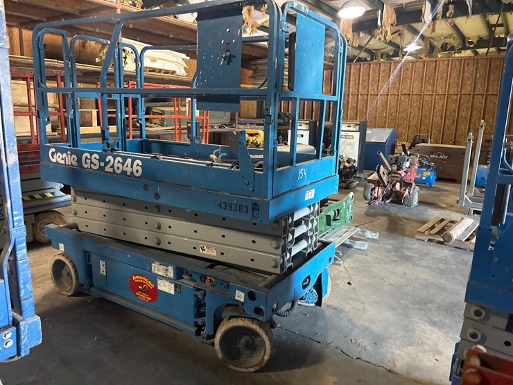 #154-•-genie-gs-2646-electric-scissor-lift-image-2
