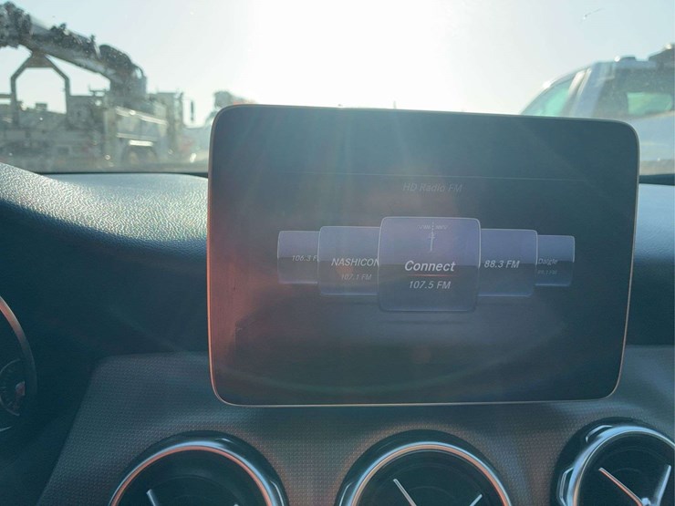 2020-mercedes-benz-gla250-image-18
