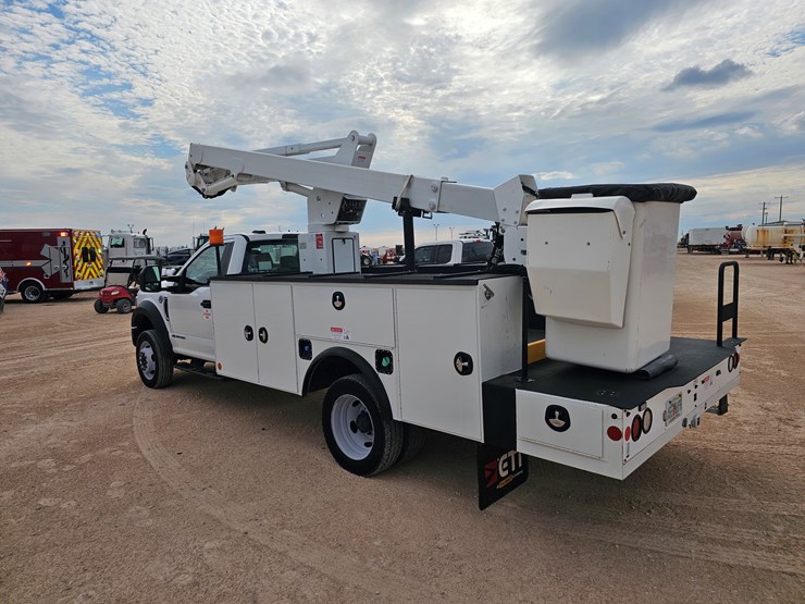 2021-ford-f550-image-3
