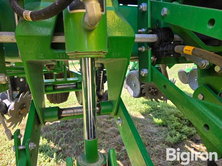 2017-john-deere-1765-image-19