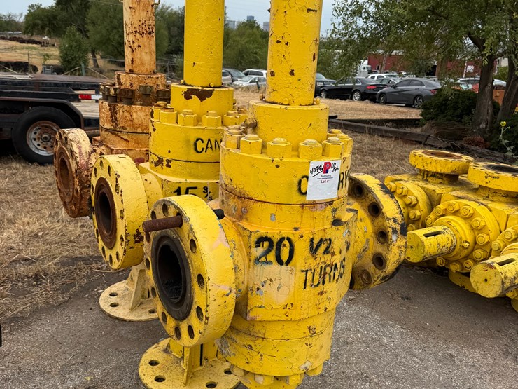 (3-x-$)-7-1/16”-10k-wp-flanged-manual-frac-valves-image-1