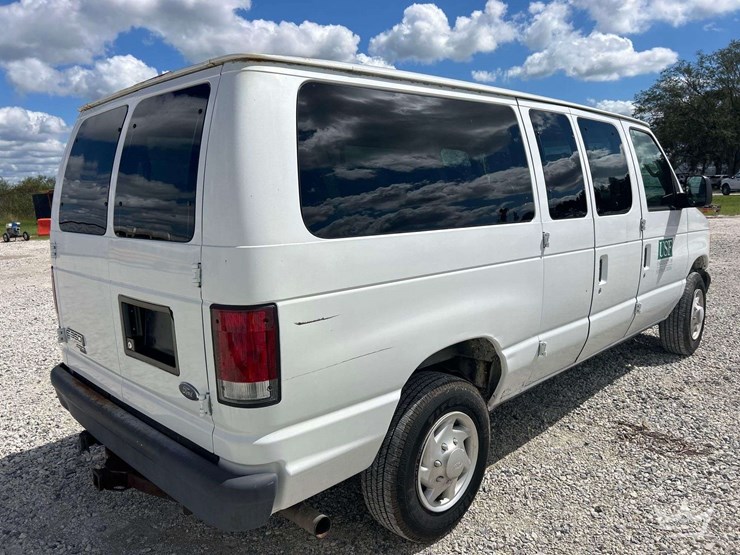 2007-ford-e-350-passenger-van-image-3