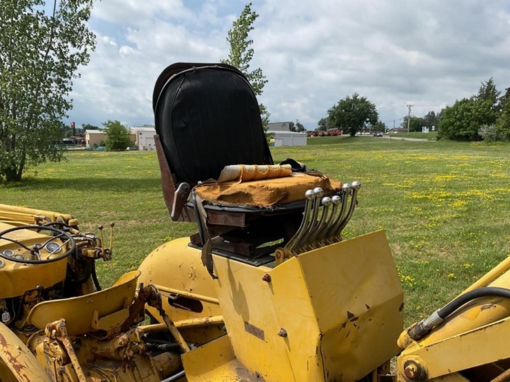 1966-massey-ferguson-2135-image-7