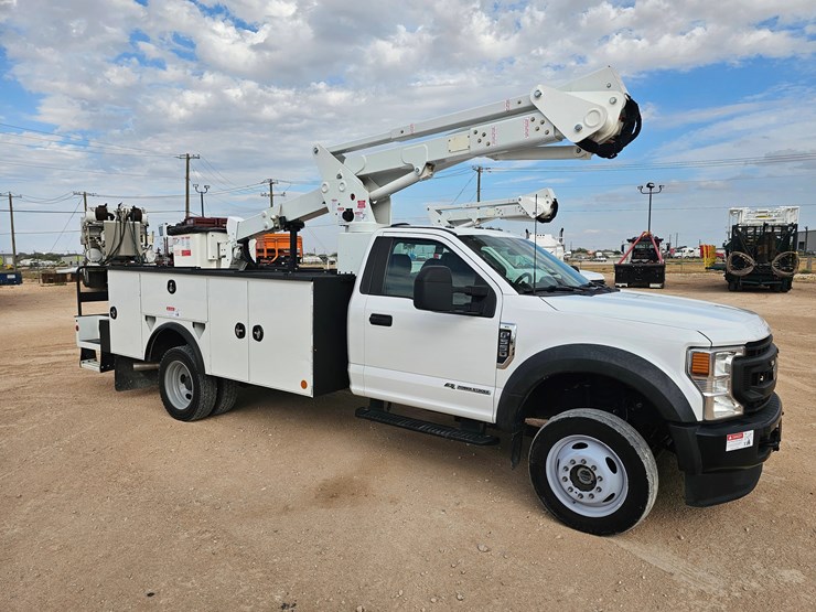 2021-ford-f550-image-5