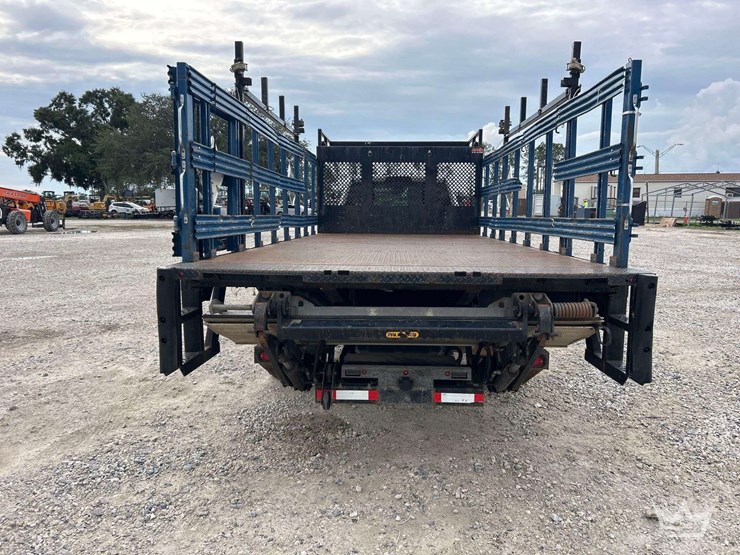 2018-ram-5500-4x4-palfinger-stake-bed-gas-cylinder-delivery-truck-image-40