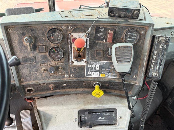 mack-dm690s-image-64