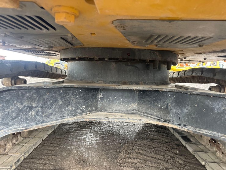 2023-deere-135-p-tier-image-28