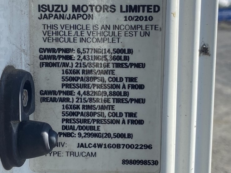 2011-isuzu-npr-image-12