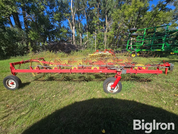 tonutti-v12-12-wheel-v-rake-image-4