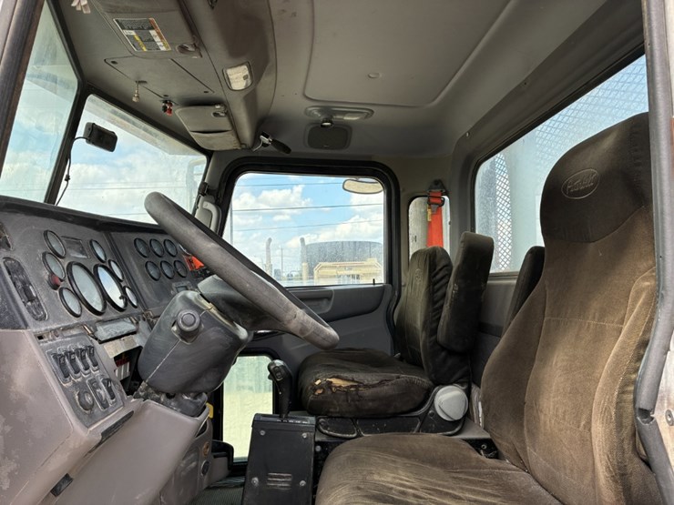 2016-peterbilt-367-image-7