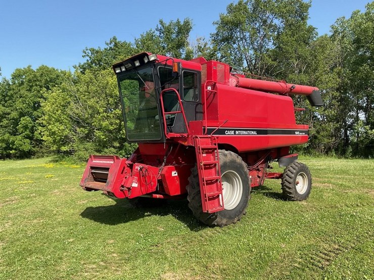2011-case-ih-1640-image-1