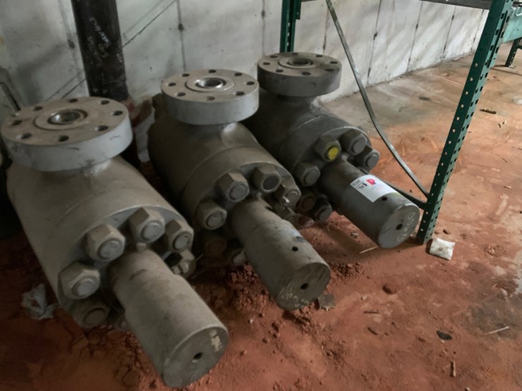 (3x$)-2-7/8-10k-hydraulic-frac-valves-image-3