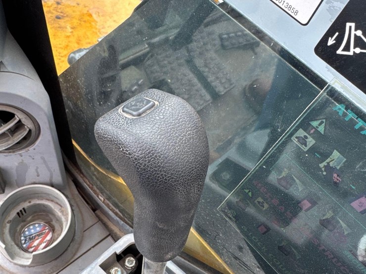 2024-john-deere-85-image-34