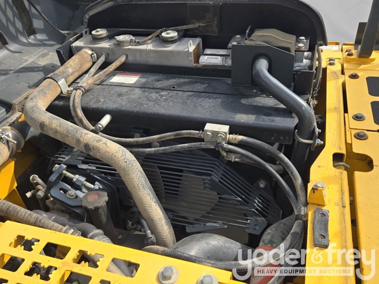 2015-komatsu-pc210-image-56