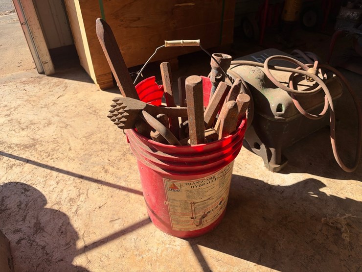 #105-•-demolition-hammer-bits,-bush-hammer-head,-chisels,-and-more-image-2