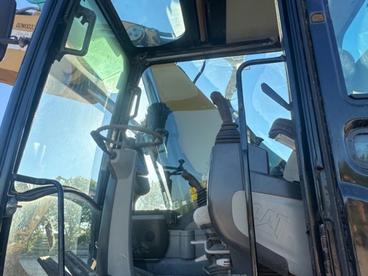 2012-caterpillar-m322d-image-25