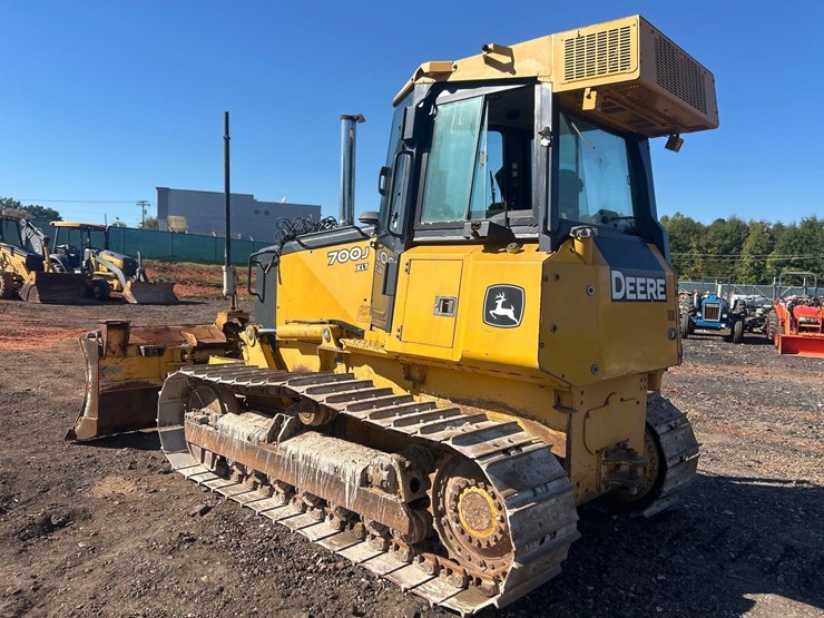 2008-deere-700j-xlt-image-5