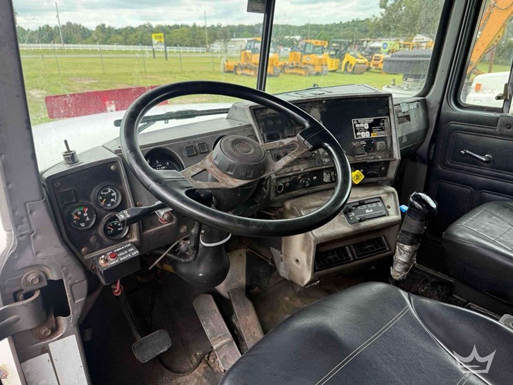 2000-mack-rd690s-warren-17/19yd.-tri-axle-dump-truck-image-29