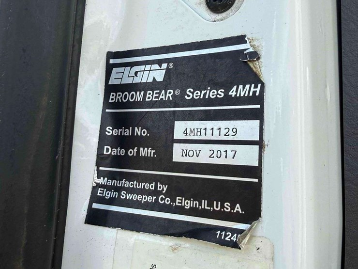 2018-freightliner-m2-elgin-broom-bear-4mh-street-sweeper-truck-image-7