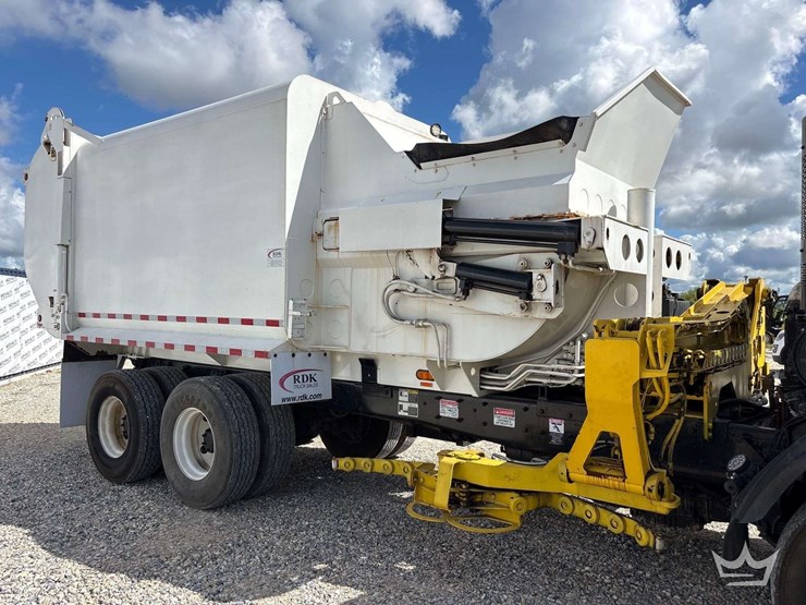 2017-mack-lr-scorpion-31yd.-side-loader-garbage-truck-image-11
