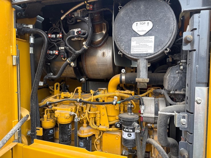 2024-john-deere-624-image-28